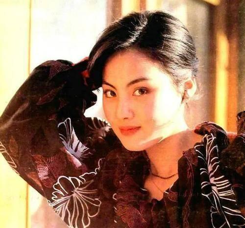 年代女配吃瓜,女配的吃瓜岁月